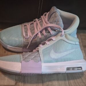 Nike LeBron Witness 8 Easter